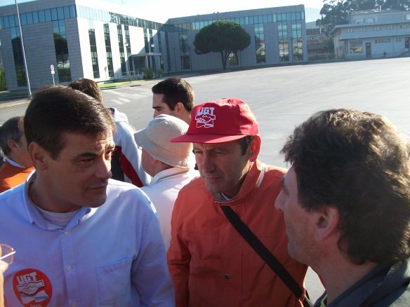 Vicente Rivas no centro da imaxe